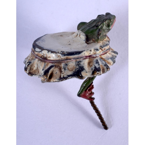 1353 - A CONTEMPORARY COLD PAINTED BRONZE TOAD BOTTLE TOP. 3.5 cm long.