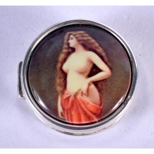 1361 - A SILVER AND ENAMEL PILL BOX. 15 grams. 3 cm diameter.