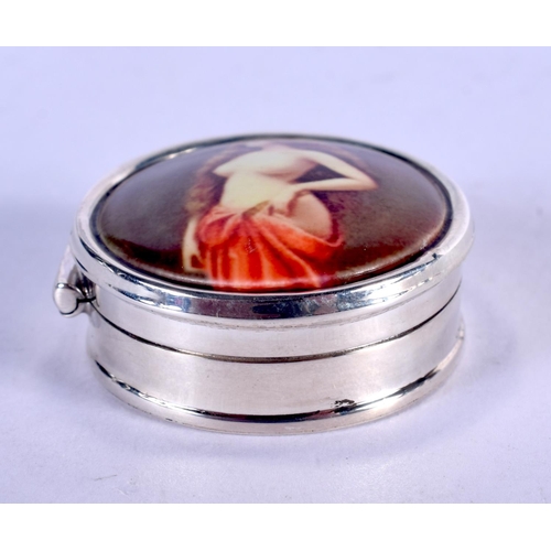 1361 - A SILVER AND ENAMEL PILL BOX. 15 grams. 3 cm diameter.