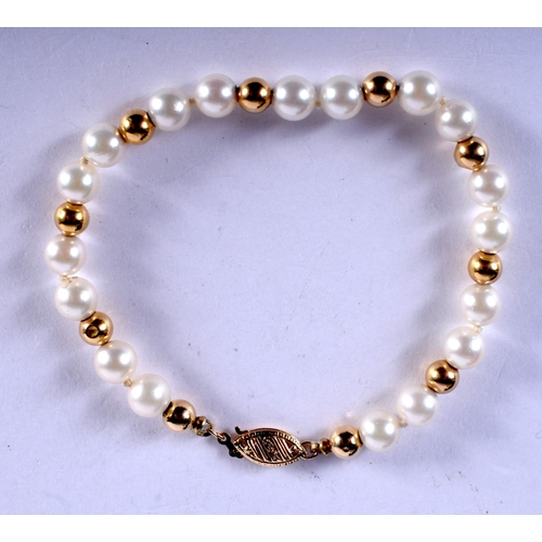 1385 - A 14CT GOLD AND PEARL BRACELET. 13 cm long.