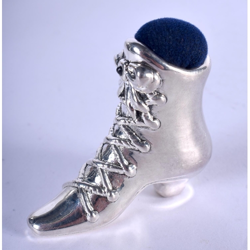 1386 - A SILVER BOOT PIN CUSHION. 17 grams. 4 cm x 4.5 cm.