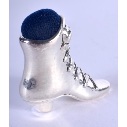 1386 - A SILVER BOOT PIN CUSHION. 17 grams. 4 cm x 4.5 cm.