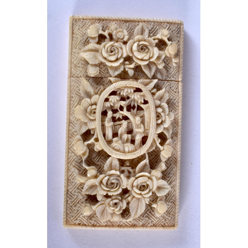 1390 - A 19TH CENTURY CHINESE CANTON CARVED IVORY CARD CASE Qing, decorated with flowers. 45 grams. 8 cm x ... 