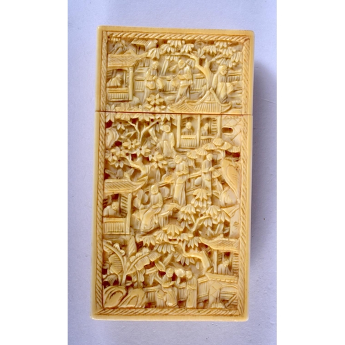 1390 - A 19TH CENTURY CHINESE CANTON CARVED IVORY CARD CASE Qing, decorated with flowers. 45 grams. 8 cm x ... 