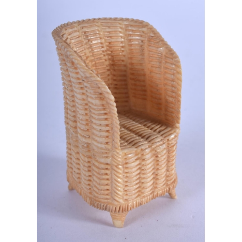 1394 - A CONTINENTAL BONE CHAIR. 7 cm x 3 cm.