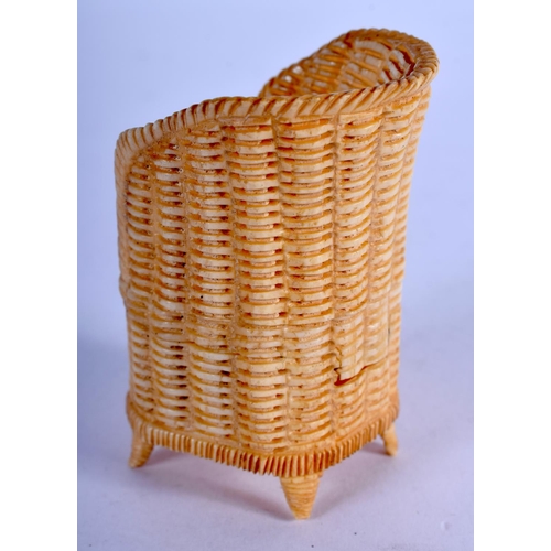 1394 - A CONTINENTAL BONE CHAIR. 7 cm x 3 cm.