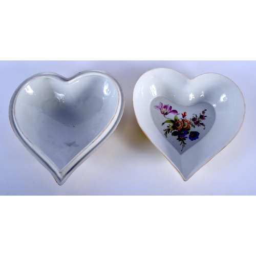 140 - AN EARLY 20TH CENTURY DRESDEN HEART SHAPED PORCELAIN BOX AND COVER painted with lovers within landsc... 