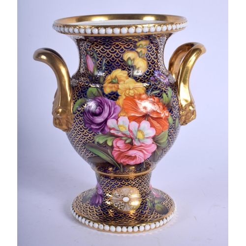 174 - AN EARLY 19TH CENTURY ENGLISH TWIN HANDLED SPODE PORCELAIN URN Pattern 1166. 14 cm x 7 cm.