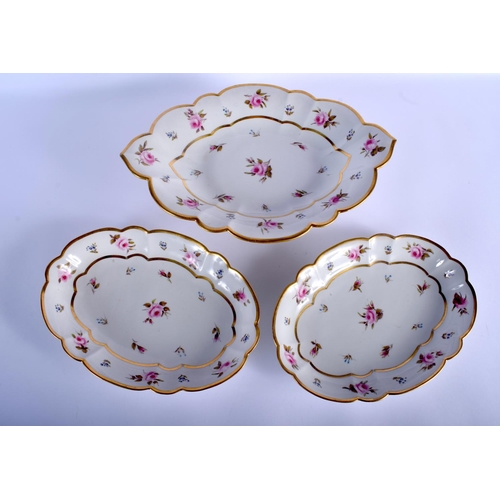 206 - Early 19th c. Barr Flight and Barr tazza and two oval dishes painted with roses in the manner of Wil... 