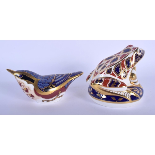 255 - Royal Crown Derby paperweight of a frog and a wren.  6.5cm high (2)