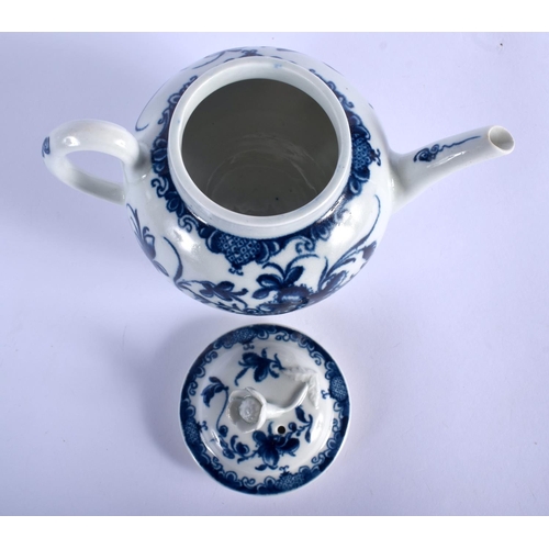 256 - 18th c. Worcester teapot and cover painted with the Mansfield pattern.  16.5cm long and 12.5cm high