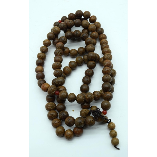 3155 - A Chinese Hedaio nut necklace 170cm .