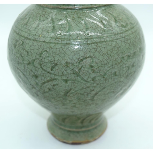 3157 - A Chinese Yaozhou Celadon vase 30cm,