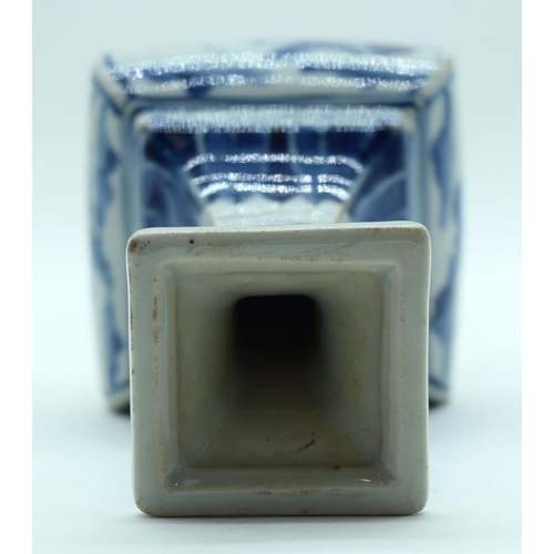 3159 - A Chinese blue and white vase 24cm.