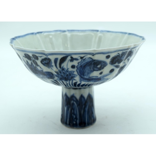 3161 - A Chinese blue and white stem cup decorated with fish. 17 x 11cm.