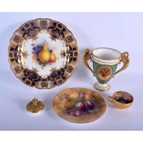 378 - Royal Worcester items: a blue and gilt bordered plate painted with fruit by A. Shuck, a side plate p... 