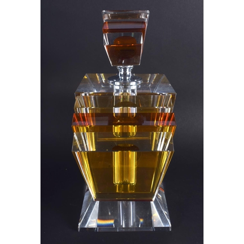 38 - AN ART DECO STYLE AMBER AND CLEAR GLASS SCENT BOTTLE. 24 cm x 16 cm.