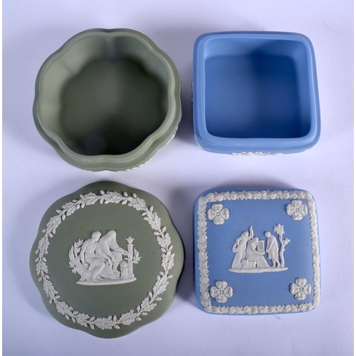 418 - 20th c. Wedgwood sage green oval framed plaque, a sage green box and cover, and a blue jasper box an... 