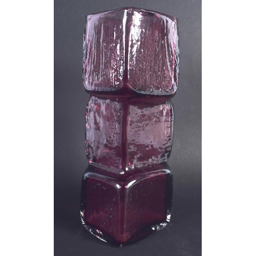 42 - A CONTEMPORARY CONTINENTAL DRUNKEN BRICK LAYER STYLE VASE in the manner of Whitefriars. 22 cm high.