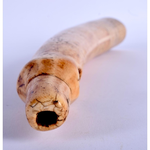 471 - AN 18TH/19TH CENTURY CONTINENTAL CARVED IVORY OLIPHANT of plain form and of good colour. 40 cm long.