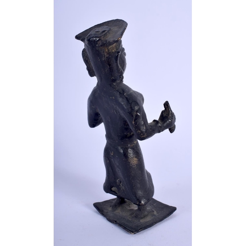 525 - A 15TH/16TH CENTURY INDIAN BRONZE FIGURE OF KALI. 13 cm high.