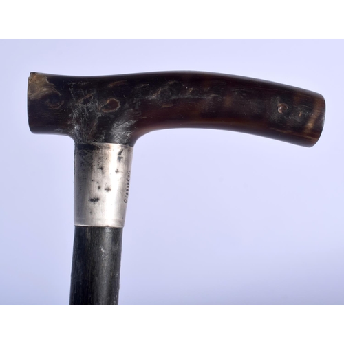 532 - A 19TH CENTURY CONTINENTAL CARVED RHINOCEROS HORN HANDLED WALKING CANE with wood shaft. 86 cm long.