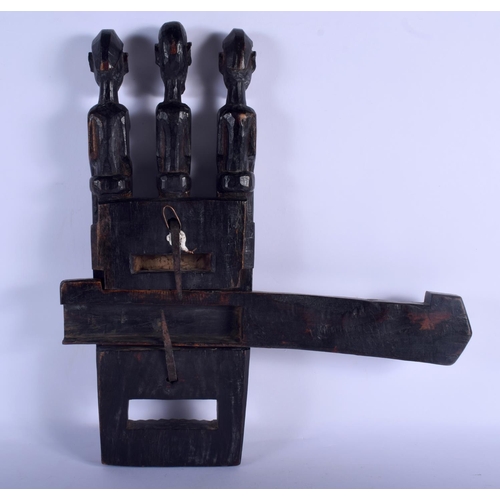 669 - AN EARLY 20TH CENTURY AFRICAN DOGON TRIPLE FIGURE DOOR LOCK. 45 cm x 40 cm.