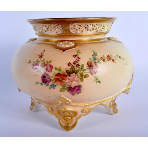 75 - A 19TH CENTURY ROYAL WORCESTER BLUSH IVORY PORCELAIN POT POURRI painted with floral sprays. 15 cm x ... 