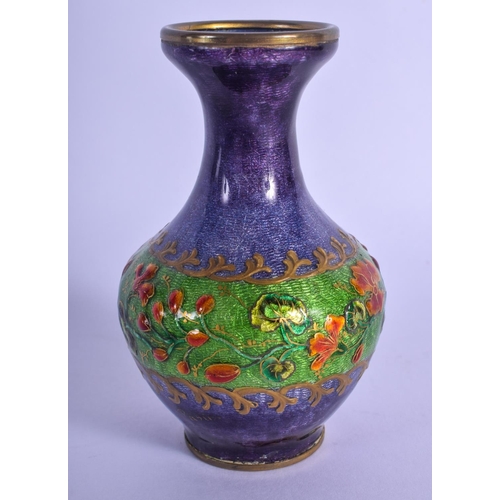 761 - AN ART NOUVEAU FRENCH ENAMELLED VASE painted with birds. 8.5 cm high.