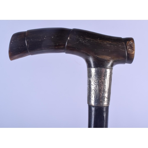 782 - A 19TH CENTURY CONTINENTAL CARVED RHINOCEROS HORN HANDLED WALKING CANE with silver mounts. 88 cm lon... 