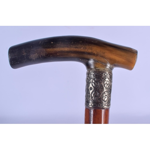 788 - A 19TH CENTURY CONTINENTAL CARVED RHINOCEROS HORN HANDLED WALKING CANE. 88 cm long.