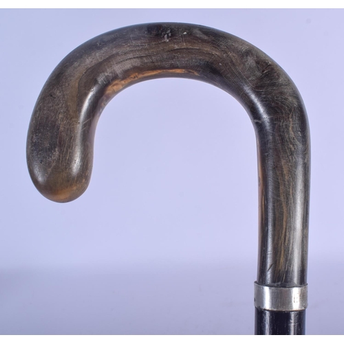 789 - A 19TH CENTURY CONTINENTAL CARVED RHINOCEROS HORN HANDLED WALKING CANE. 88 cm long.