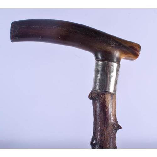 790 - A 19TH CENTURY CONTINENTAL CARVED RHINOCEROS HORN HANDLED WALKING CANE. 88 cm long.