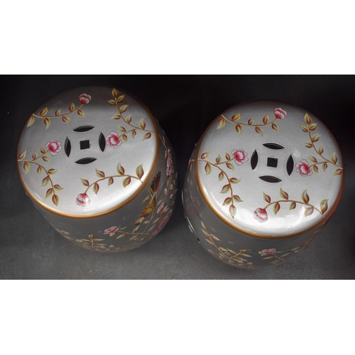 833 - A PAIR OF CONTEMPORARY CONTINENTAL PORCELAIN BARREL SEATS. 40 cm x 26 cm.