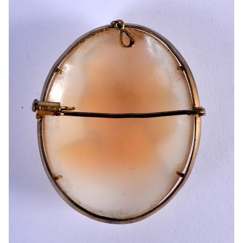 863 - AN ANTIQUE YELLOW METAL CAMEO BROOCH. 4.5 cm x 4.5 cm.