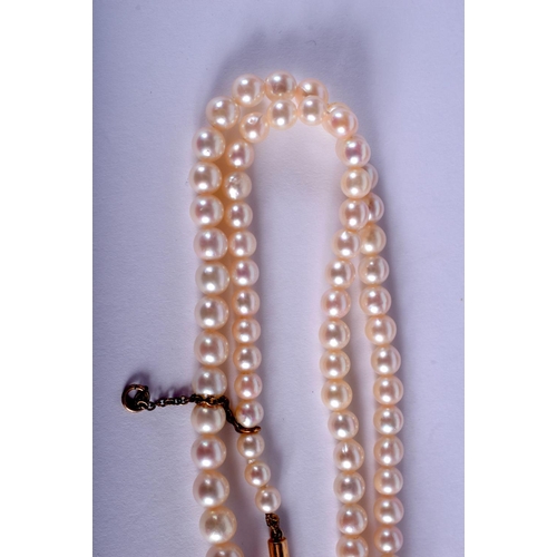 915 - A CASED EDWARDIAN 9CT GOLD PEARL NECKLACE. 40 cm long.