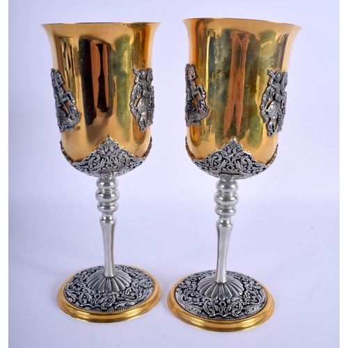 927 - A PAIR OF RUSSIAN YELLOW AND WHITE CLASSICAL BEAKERS probably silver and silver gilt. 735 grams. 21 ... 