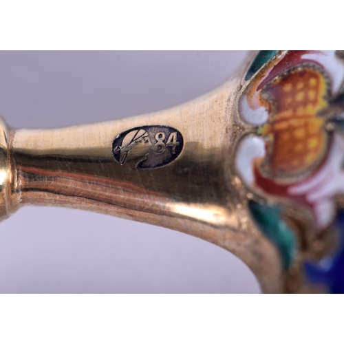 930 - AN UNUSUAL CONTINENTAL SILVER AND ENAMEL STILTON SCOOP. 76 grams. 17 cm x 4 cm.