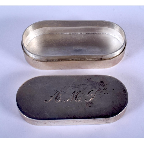 937 - A SCOTTISH SILVER SNUFF BOX. Edinburgh 1982. 31 grams. 5.5 cm x 2.5 cm.