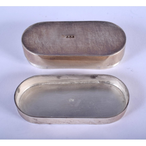 937 - A SCOTTISH SILVER SNUFF BOX. Edinburgh 1982. 31 grams. 5.5 cm x 2.5 cm.