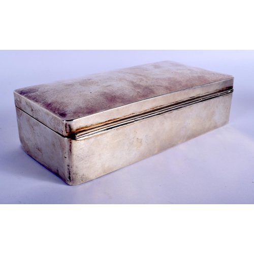 957 - AN ART DECO SILVER CIGARETTE CASE. London 1912. 468 grams inc liner. 18.5 cm x 5.5 cm.