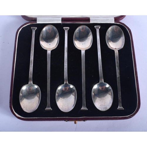 986 - FOUR CASED SILVER ITEMS Sheffield 1902, 1928, Birmingham 1959, Sheffield 1961. 220 grams overall. (q... 