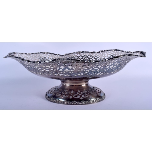 987 - A LARGE STERLING SILVER OPENWORK FRUIT BASKET. 1158 grams. 40 cm x 14 cm.