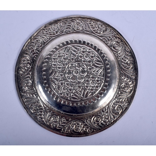 996 - A CONTINENTAL SILVER EMBOSSED DISH. 52 grams. 14 cm diameter.