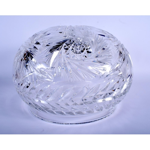 11 - A FINE ENGLISH CUT CRYSTAL MUSHROOM LAMP of floral form. 54 cm x 20 cm.