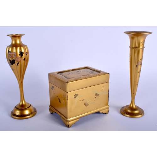 1511 - TWO EARLY 20TH CENTURY JAPANESE MEIJI PERIOD GOLD LACQUER VASES together with a similar box. Largest... 