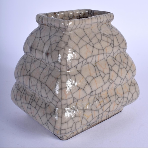 1517 - A 19TH CENTURY CHINESE CRACKLE GLAZE GE TYPE STEPPED VASE Qing. 12 cm x 10 cm.