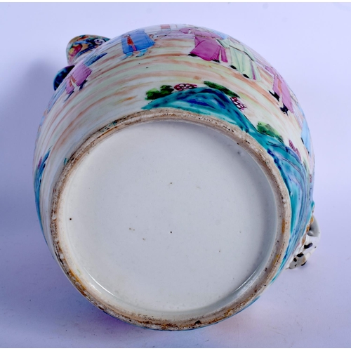 1523 - A LARGE 19TH CENTURY CHINESE CANTON FAMILLE ROSE PORCELAIN CIDER JUG Qing, painted with figures with... 