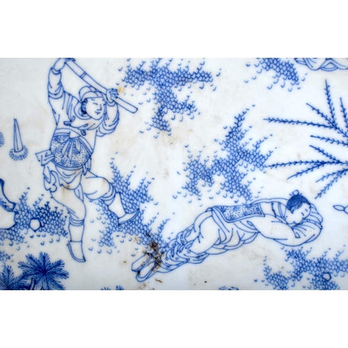 1524 - A LARGE CHINESE BLUE AND WHITE PORCELAIN DISH 20th Century, unusually decorated with figures being s... 