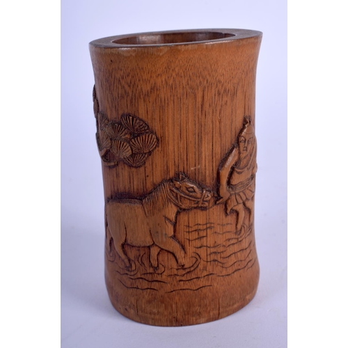 1535 - AN EARLY 20TH CENTURY CHINESE CARVED BAMBOO BITONG BRUSH POT late Qing/Republic. 10 cm high.